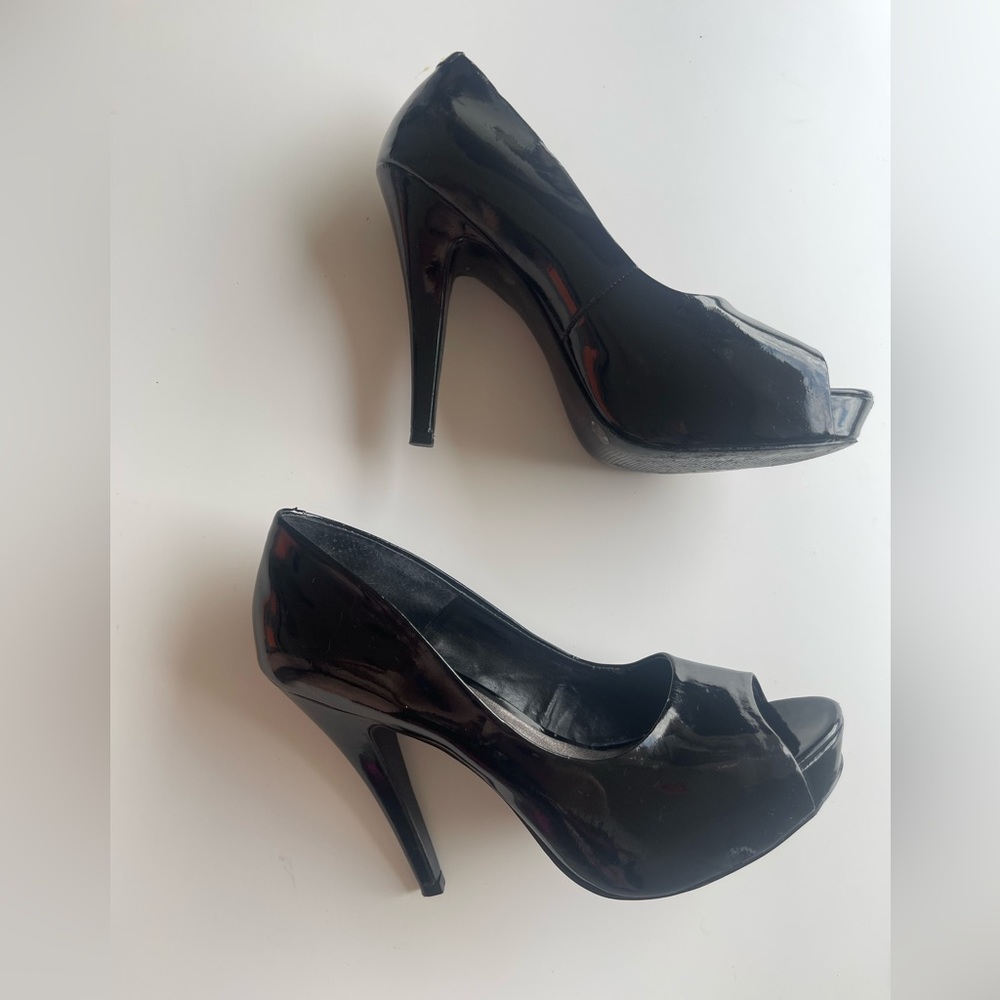 Jessica Simpson black patent leather peep toe pumps